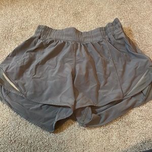 Lululemon hunter green hotty hot 4” shorts - size 4